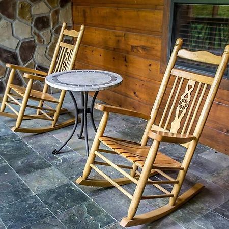 Holly Tree Hideaway - Semi Secluded Mtn Setting Βίλα Sevierville Εξωτερικό φωτογραφία