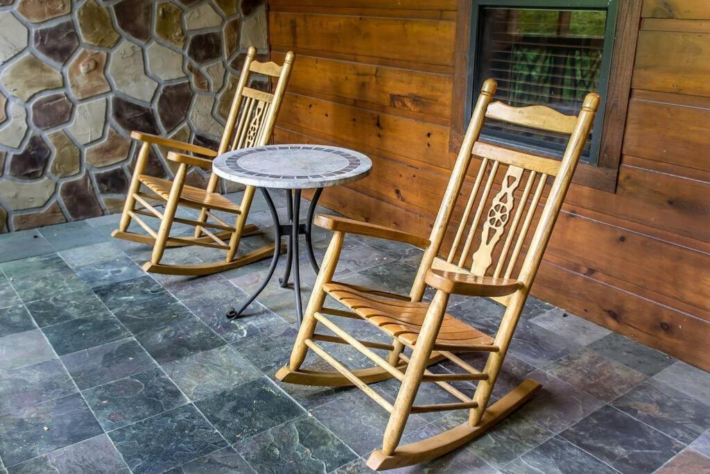 Holly Tree Hideaway - Semi Secluded Mtn Setting Βίλα Sevierville Εξωτερικό φωτογραφία