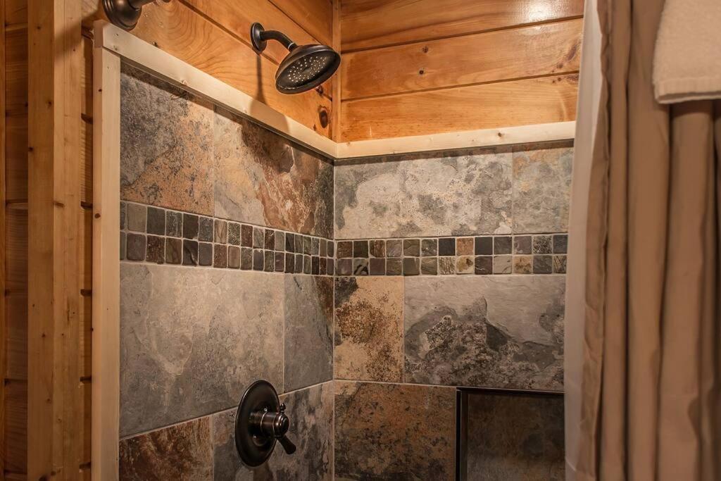 Holly Tree Hideaway - Semi Secluded Mtn Setting Βίλα Sevierville Εξωτερικό φωτογραφία