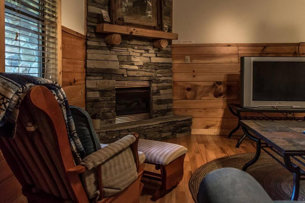 Holly Tree Hideaway - Semi Secluded Mtn Setting Βίλα Sevierville Εξωτερικό φωτογραφία