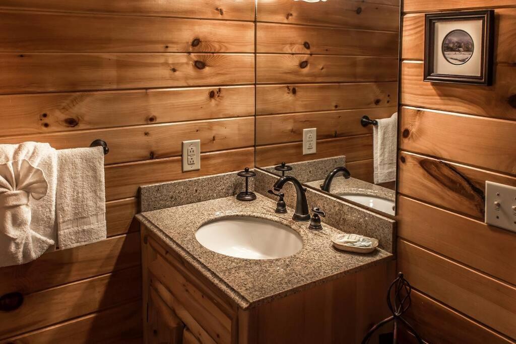 Holly Tree Hideaway - Semi Secluded Mtn Setting Βίλα Sevierville Εξωτερικό φωτογραφία