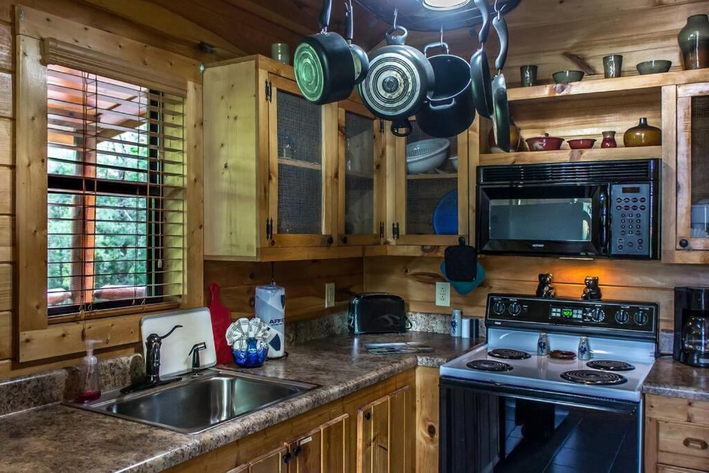Holly Tree Hideaway - Semi Secluded Mtn Setting Βίλα Sevierville Εξωτερικό φωτογραφία
