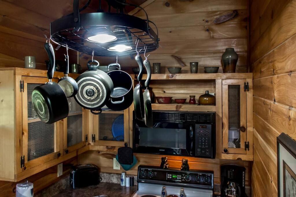 Holly Tree Hideaway - Semi Secluded Mtn Setting Βίλα Sevierville Εξωτερικό φωτογραφία